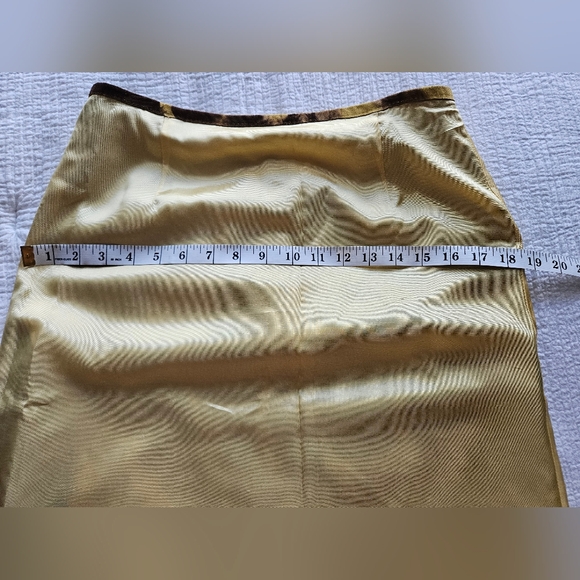 Neiman Marcus Suede Skirt Size 8 - Picture 7 of 8